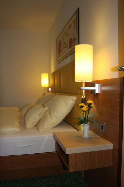 Hotel Sonnenhof Timelkam エクステリア 写真