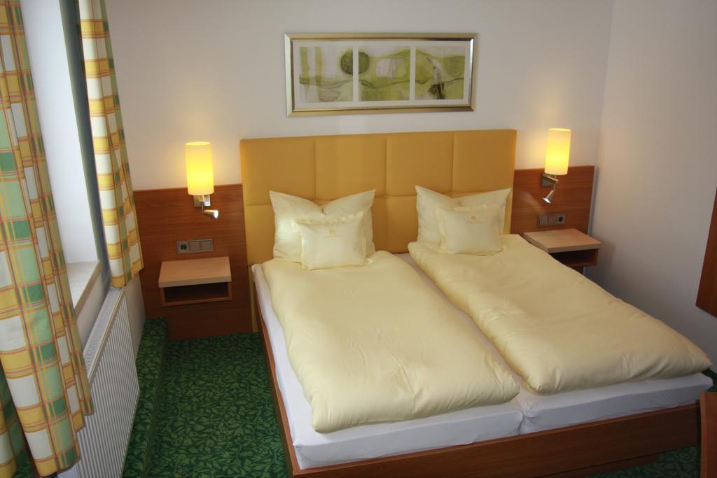 Hotel Sonnenhof Timelkam エクステリア 写真