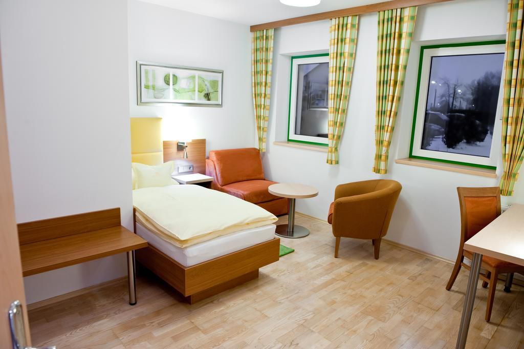 Hotel Sonnenhof Timelkam エクステリア 写真